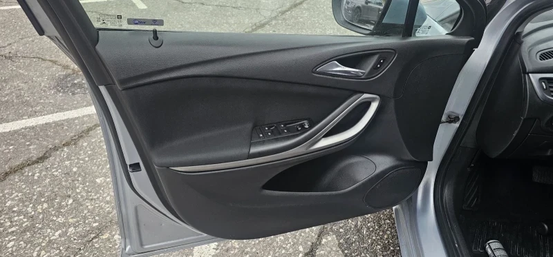 Opel Astra 1.6 DTCI AVTOMAT КАМЕРА , снимка 8 - Автомобили и джипове - 54643000