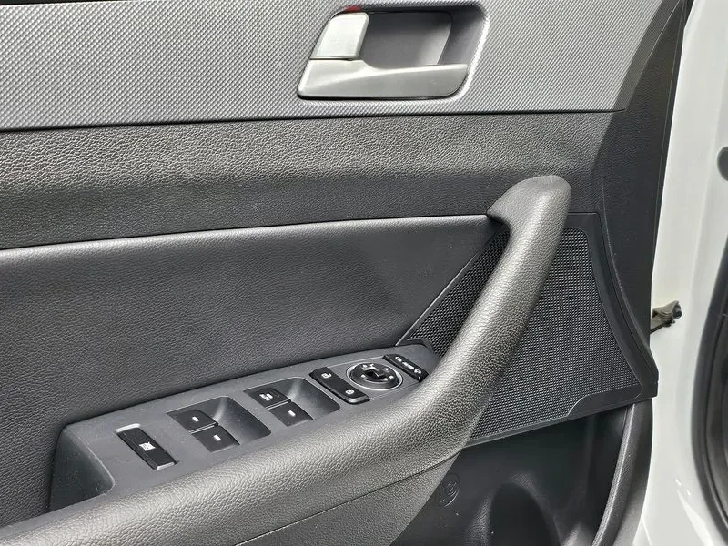 Hyundai Sonata 2.0 Smart, снимка 14 - Автомобили и джипове - 55949802