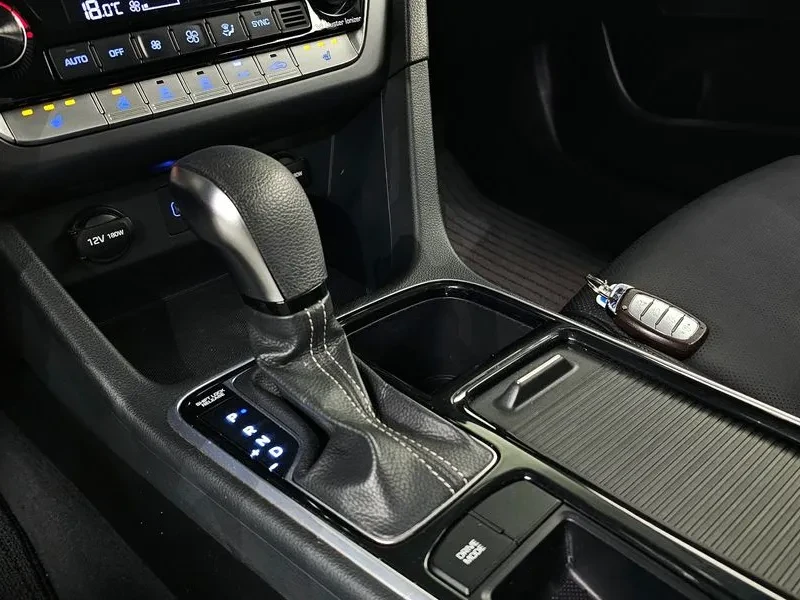 Hyundai Sonata 2.0 Smart, снимка 9 - Автомобили и джипове - 55949802