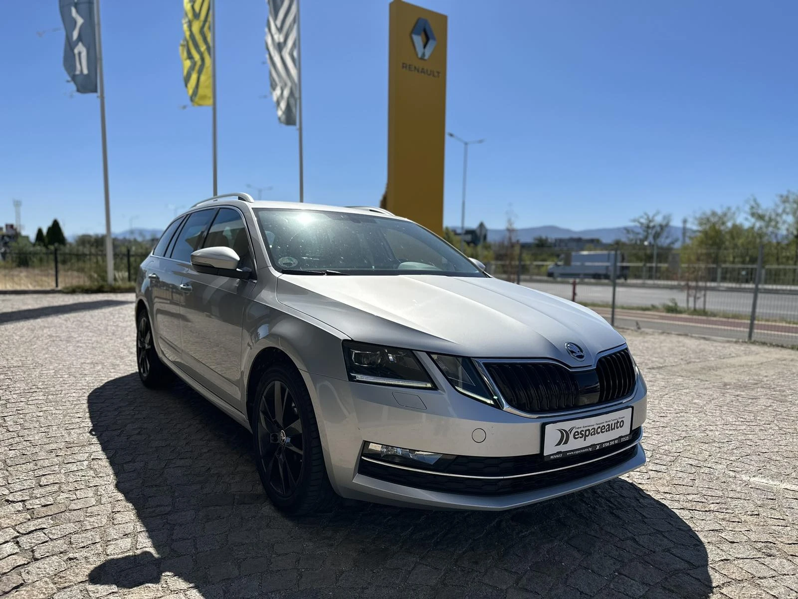 Skoda Octavia Combi 2.0 150к.с DSG - изображение 3