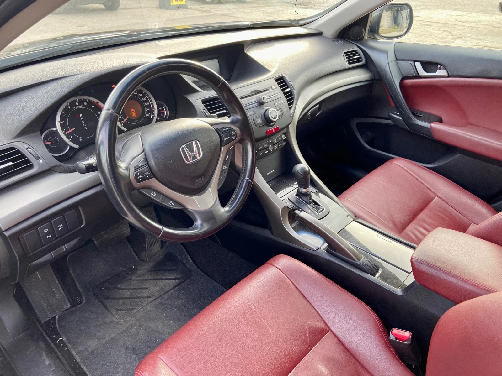 Honda Accord 2.0i Executive / Автоматик / Евро 5 - изображение 2