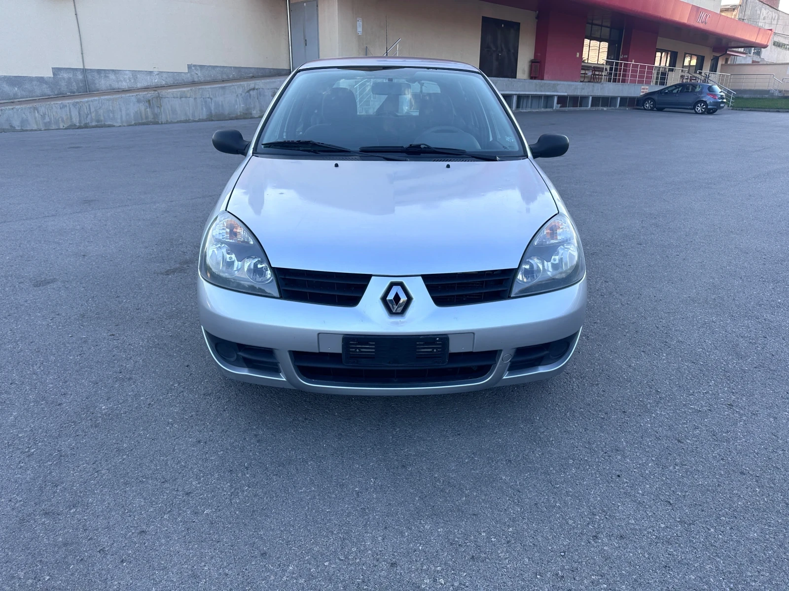 Renault Clio 1.2i GAZ - КЛИМАТИК - изображение 2