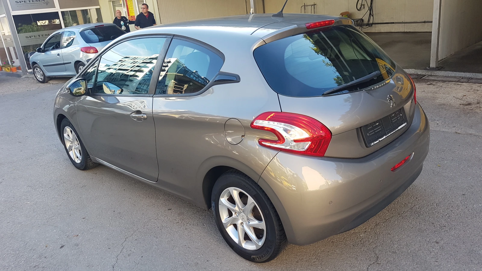 Peugeot 208 1, 4HDI KATO HOBA - изображение 7