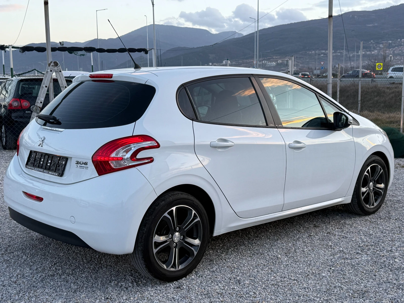 Peugeot 208 1.4vti ГАЗ ТОП СЪСТОЯНИЕ  - изображение 4