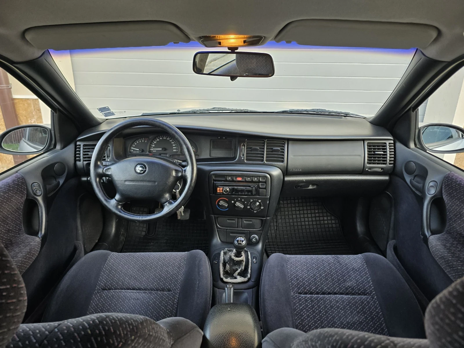 Opel Vectra 1.6i 75к.с. ГАЗ, снимка 9 - Автомобили и джипове - 53866113