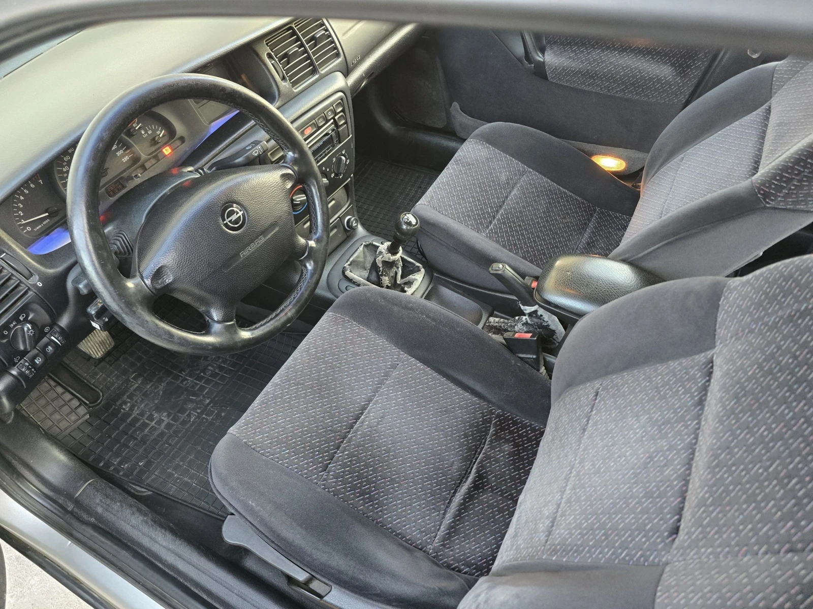 Opel Vectra 1.6i 75к.с. ГАЗ, снимка 7 - Автомобили и джипове - 53866113