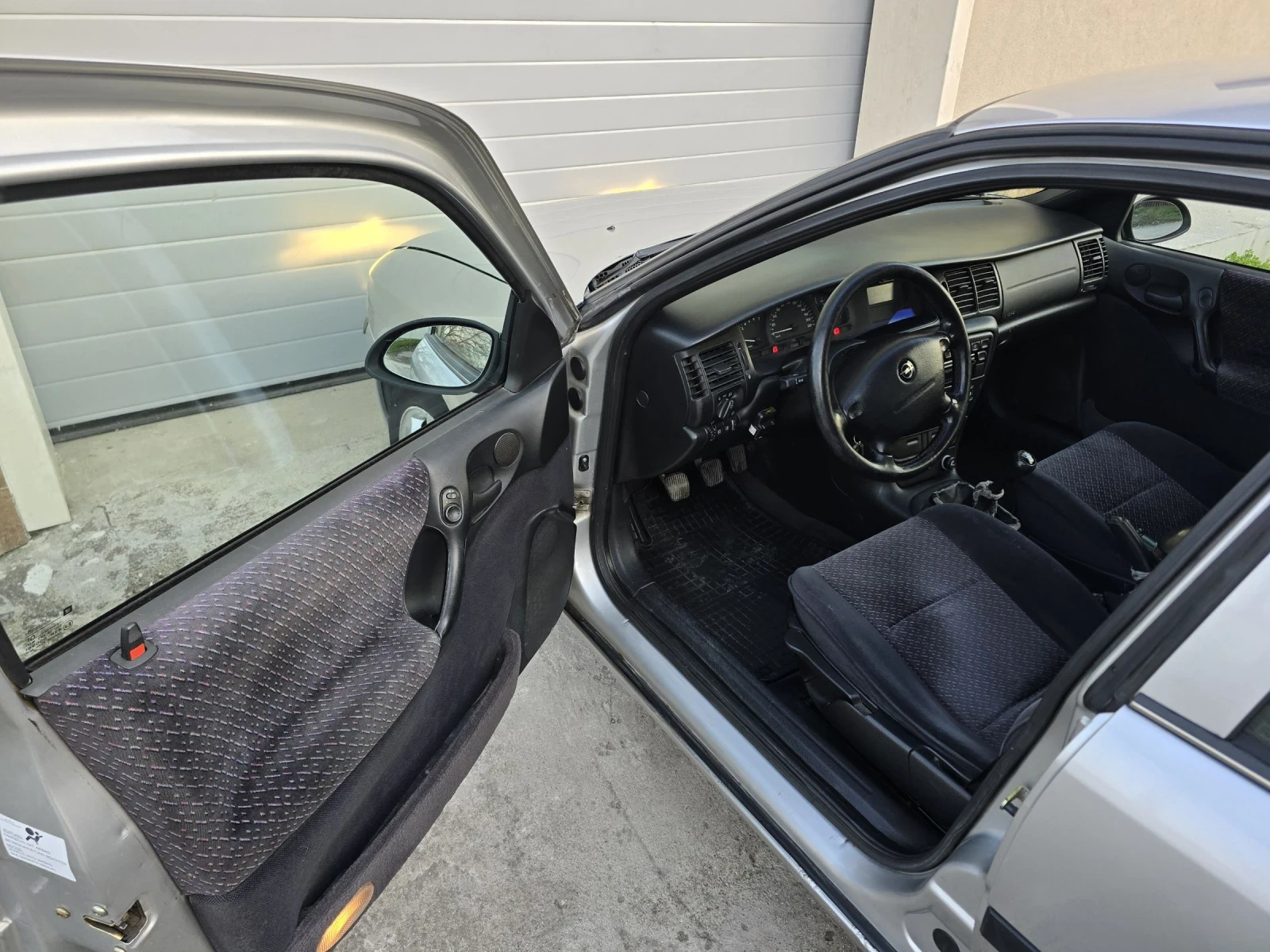 Opel Vectra 1.6i 75к.с. ГАЗ, снимка 6 - Автомобили и джипове - 53866113