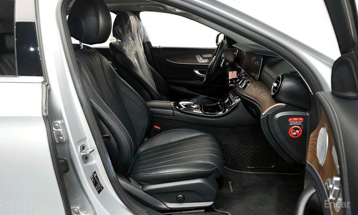 Mercedes-Benz E 300 DIGITAL* BURMESTER* 360 CAM* HEAD-UP* SUNROOF* , снимка 6 - Автомобили и джипове - 53880873