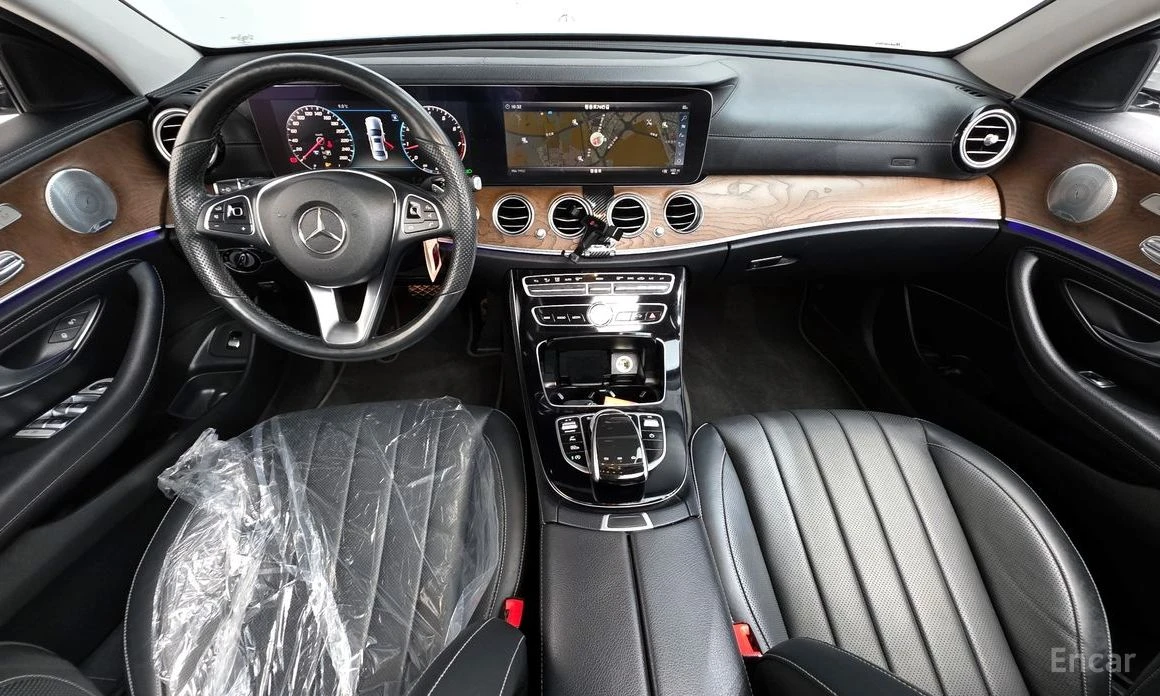 Mercedes-Benz E 300 DIGITAL* BURMESTER* 360 CAM* HEAD-UP* SUNROOF* , снимка 7 - Автомобили и джипове - 53880873