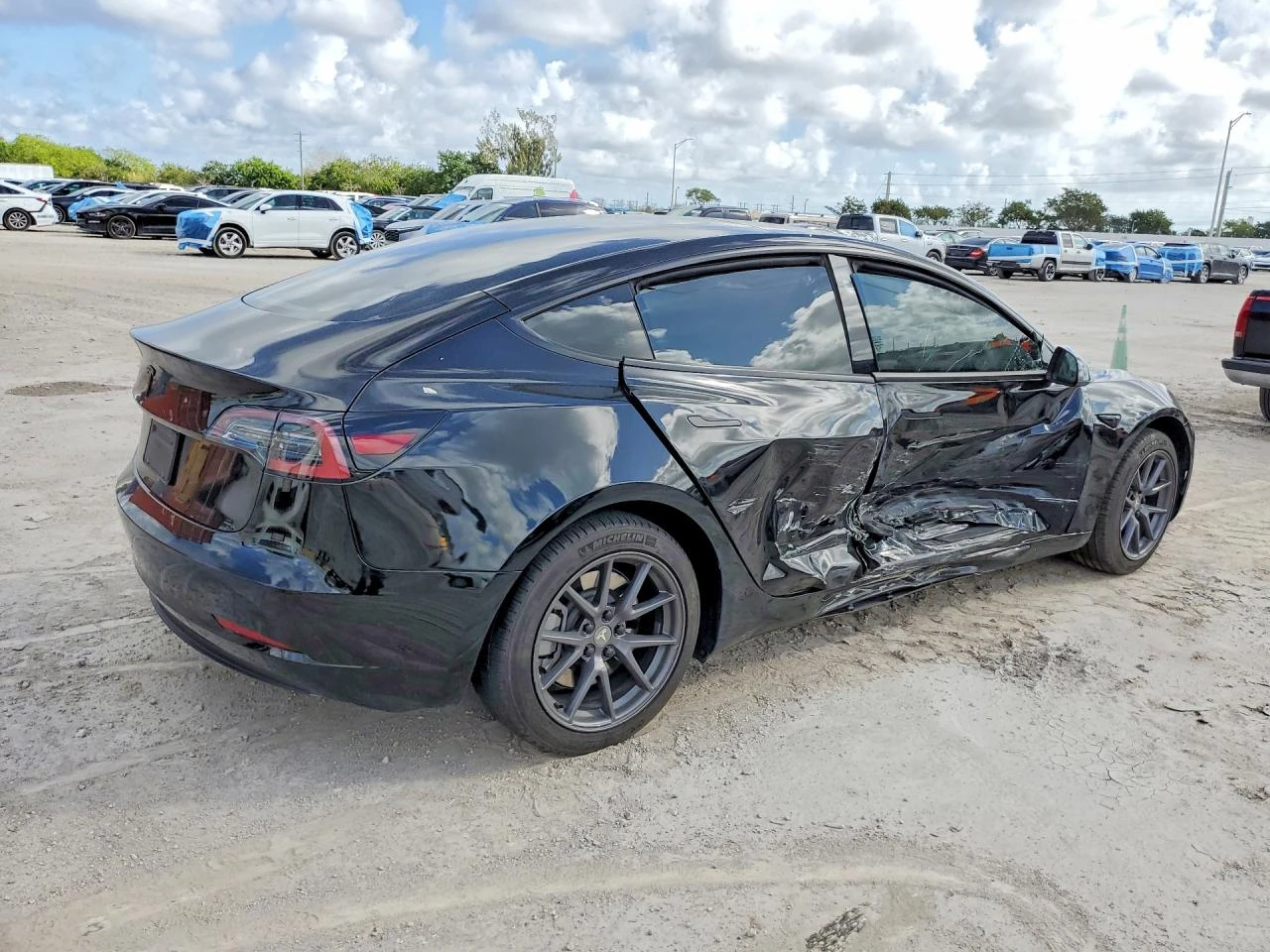 Tesla Model 3 RWD, снимка 3 - Автомобили и джипове - 54210412