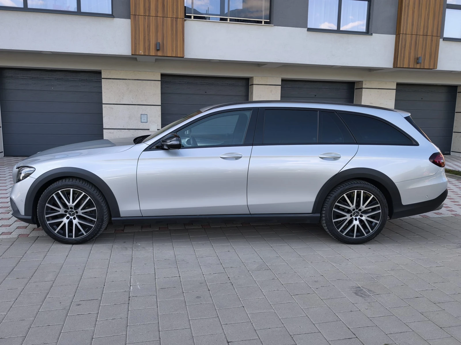 Mercedes-Benz E 350 4MATIC ALL-TERRAIN AVANTGARDE, снимка 3 - Автомобили и джипове - 54340680