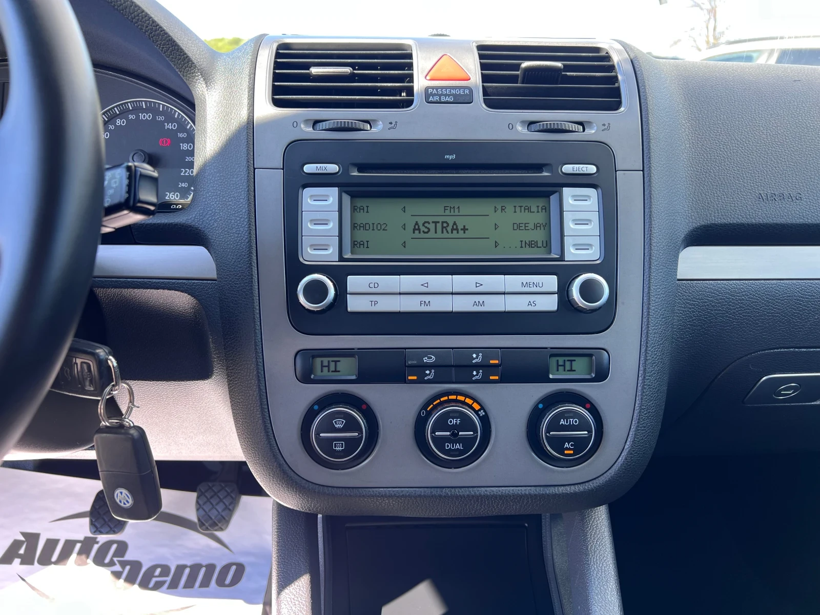 VW Golf 1.9 TDI* 6-скорости* Cruise Control* Top* , снимка 10 - Автомобили и джипове - 54375376