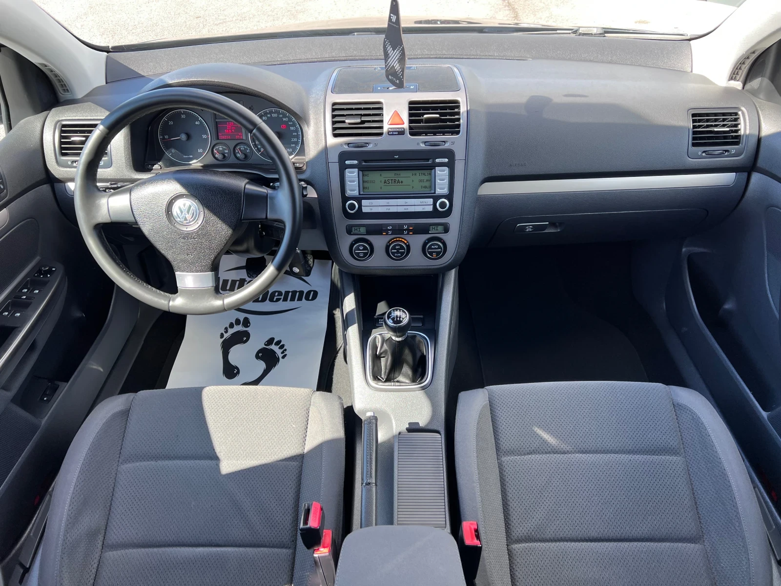 VW Golf 1.9 TDI* 6-скорости* Cruise Control* Top* , снимка 13 - Автомобили и джипове - 54375376