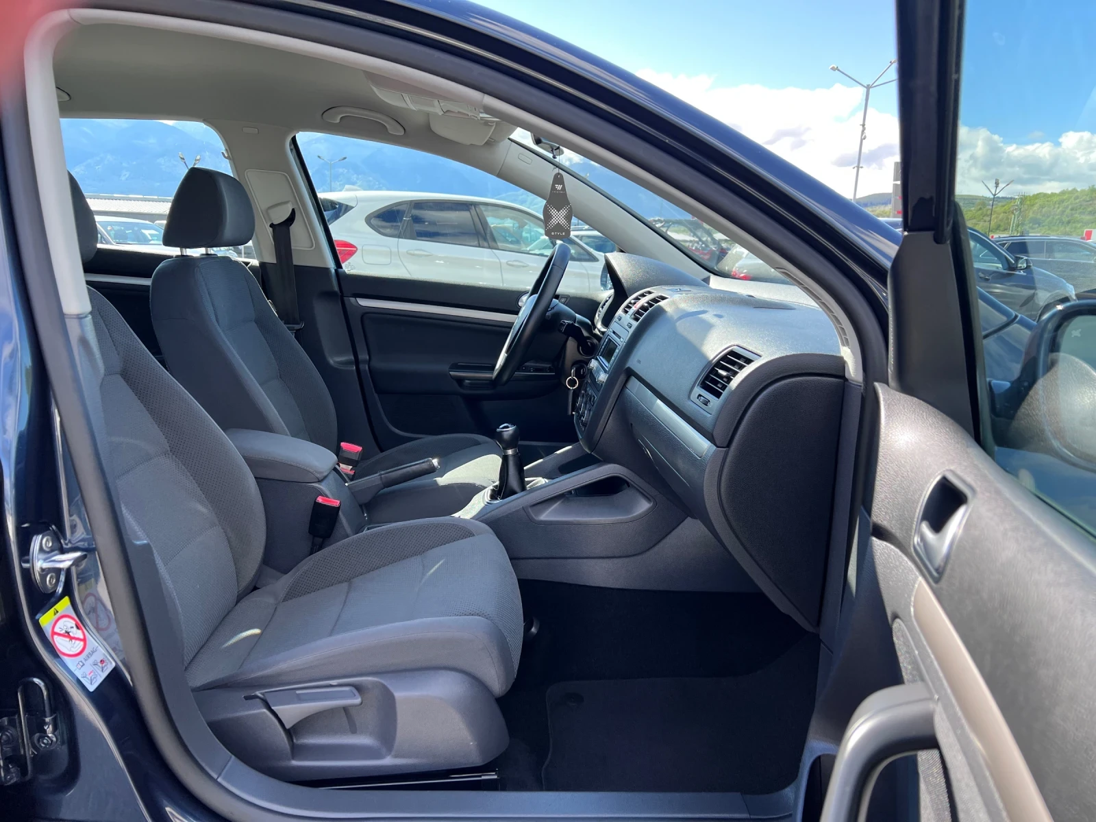 VW Golf 1.9 TDI* 6-скорости* Cruise Control* Top* , снимка 16 - Автомобили и джипове - 54375376
