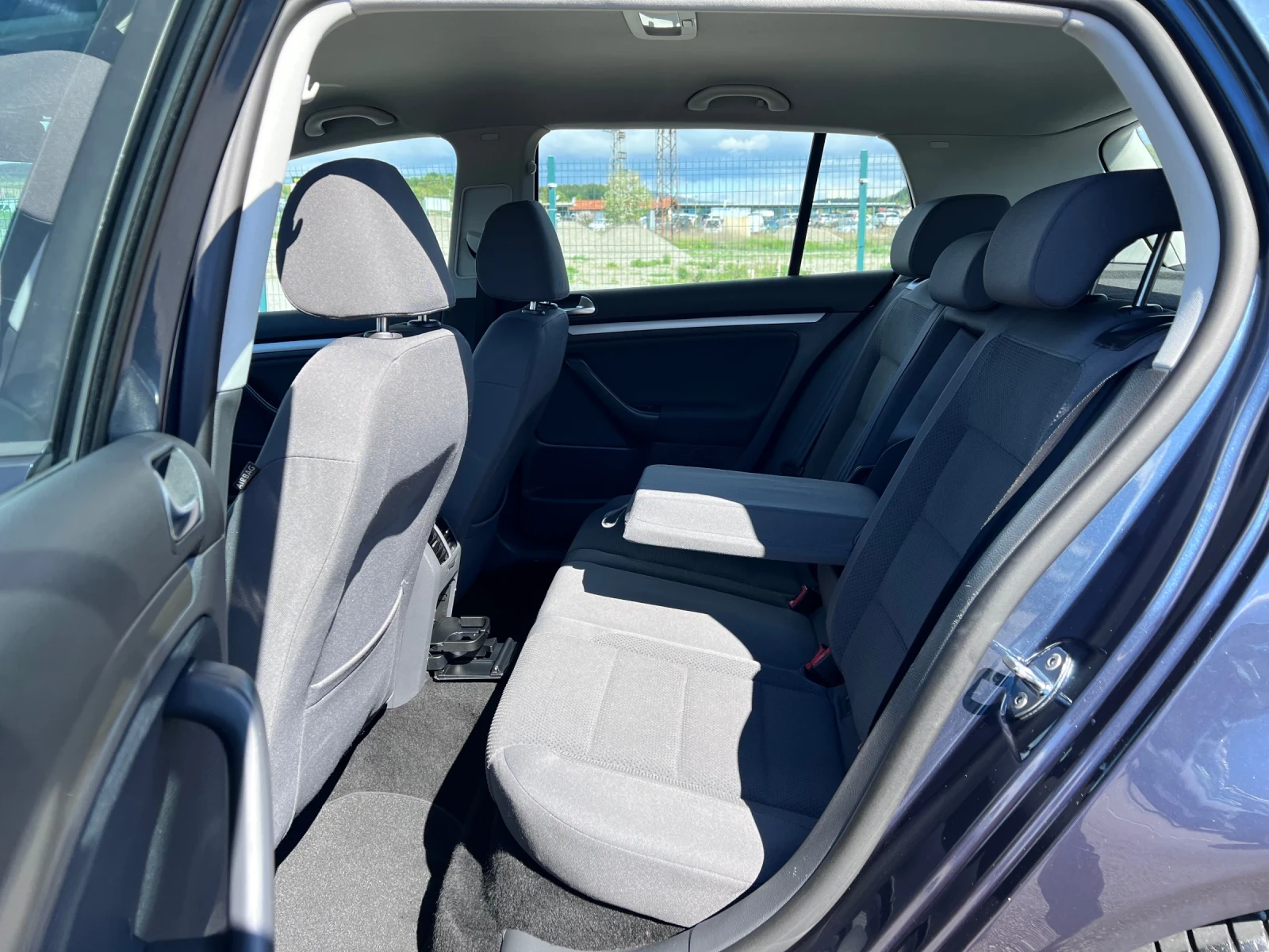 VW Golf 1.9 TDI* 6-скорости* Cruise Control* Top* , снимка 12 - Автомобили и джипове - 54375376