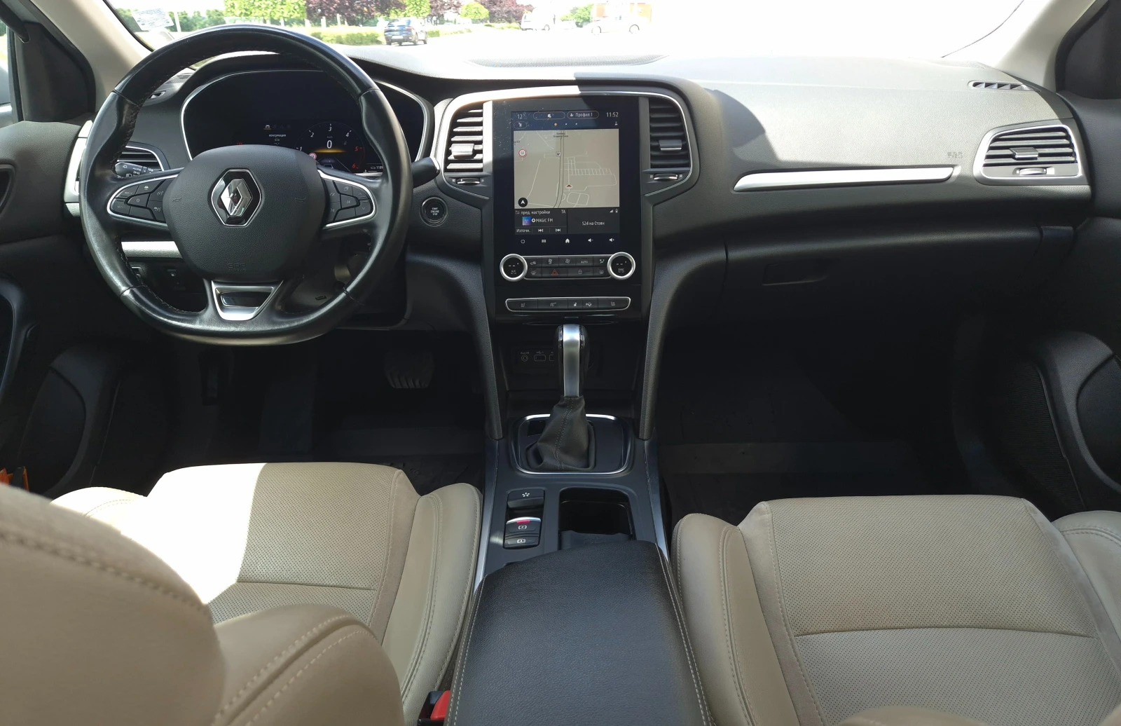 Renault Megane Sedan, снимка 6 - Автомобили и джипове - 54643219