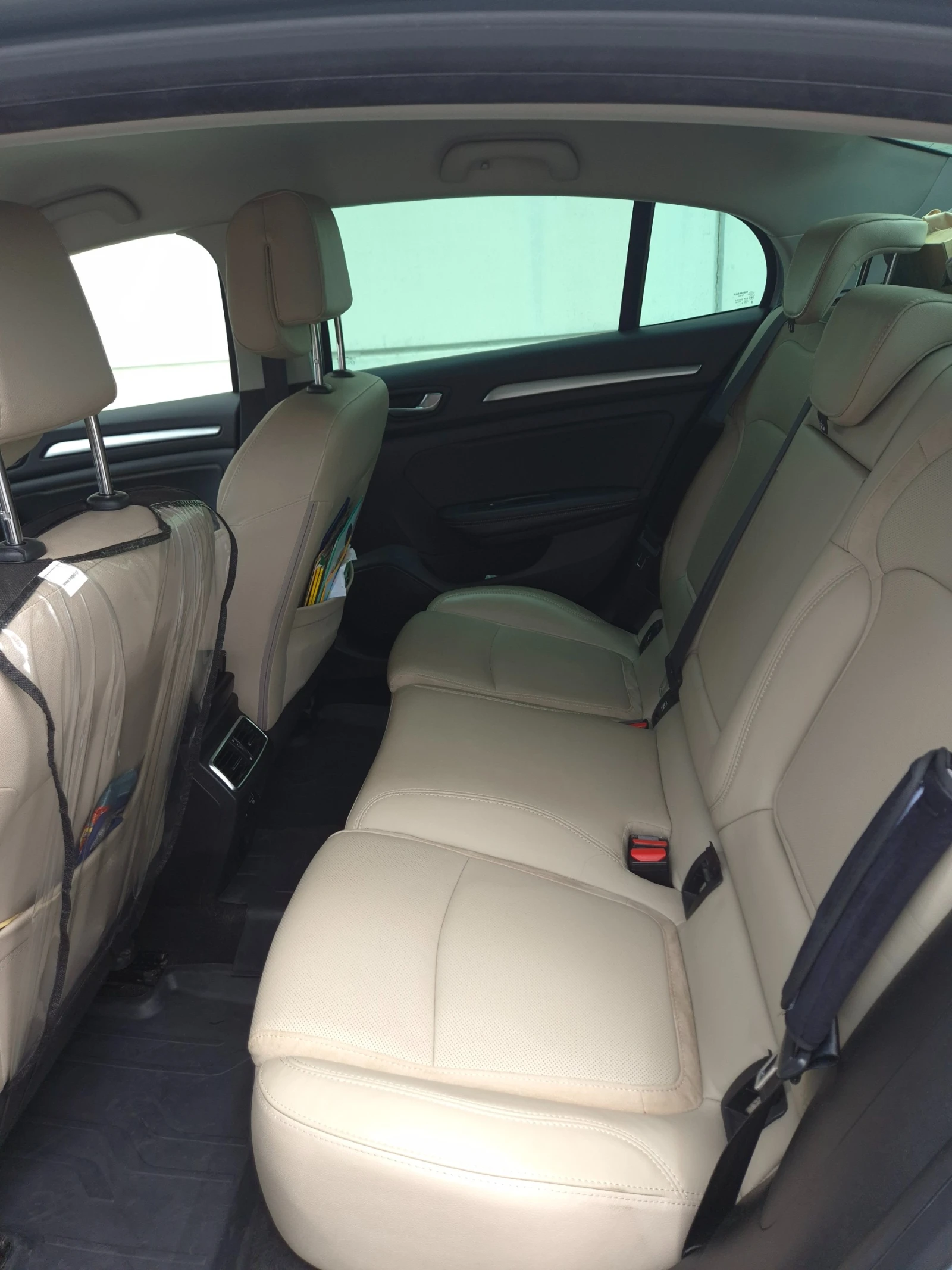 Renault Megane Sedan, снимка 13 - Автомобили и джипове - 54643219