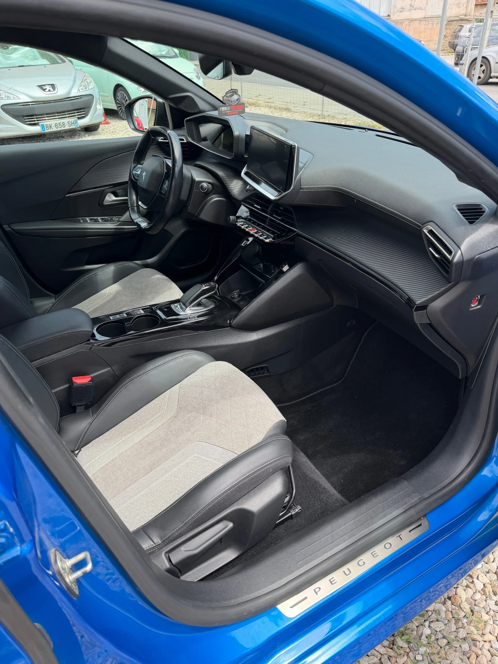 Peugeot 208 GT Line / Keyless / FullLed, снимка 8 - Автомобили и джипове - 55063700