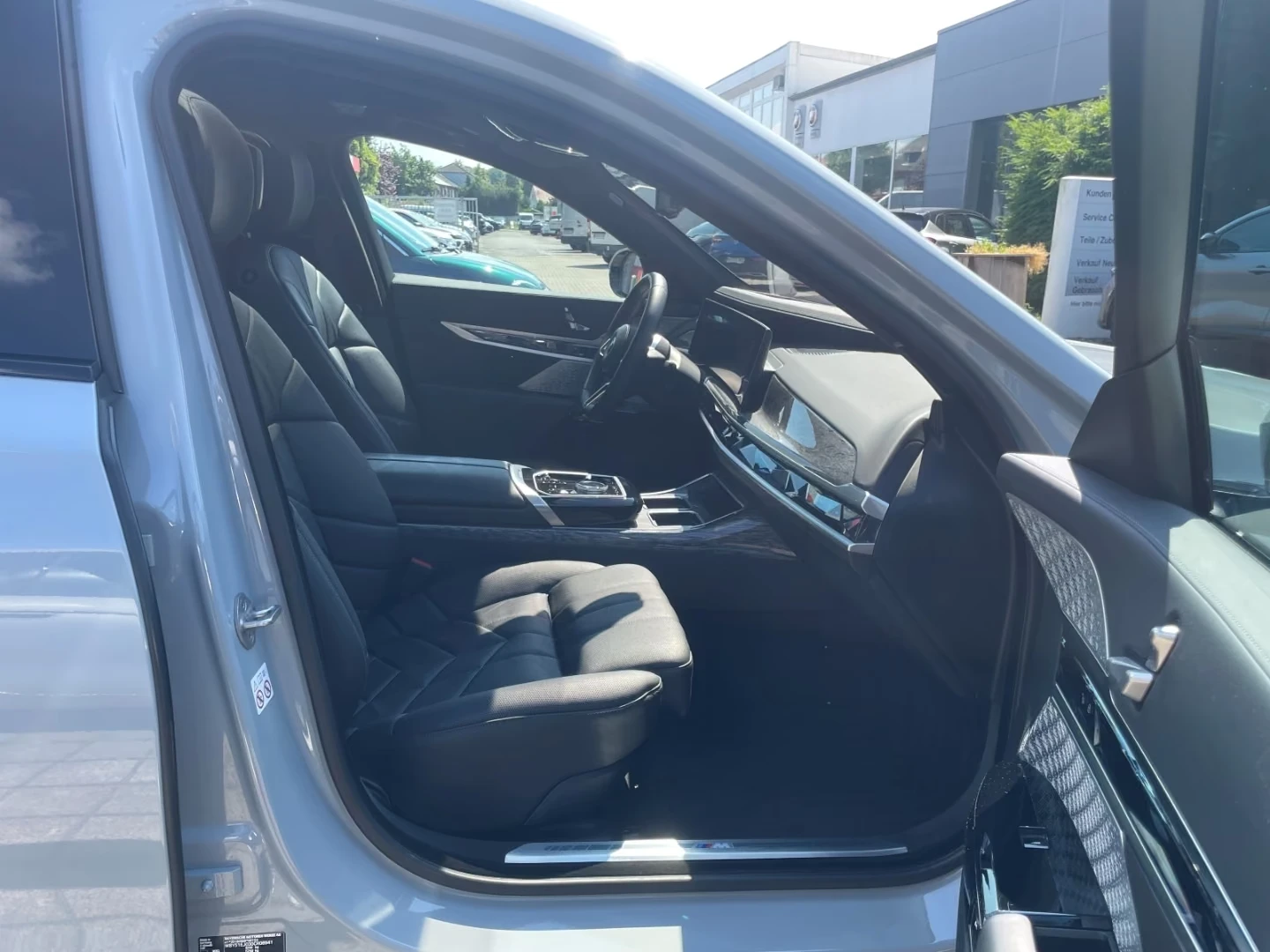 BMW i7 xDRV60/544HP/M-SPORT/B&W/TV/SKY-L/CRYSTAL/360/347h | Mobile.bg � ����������� 13