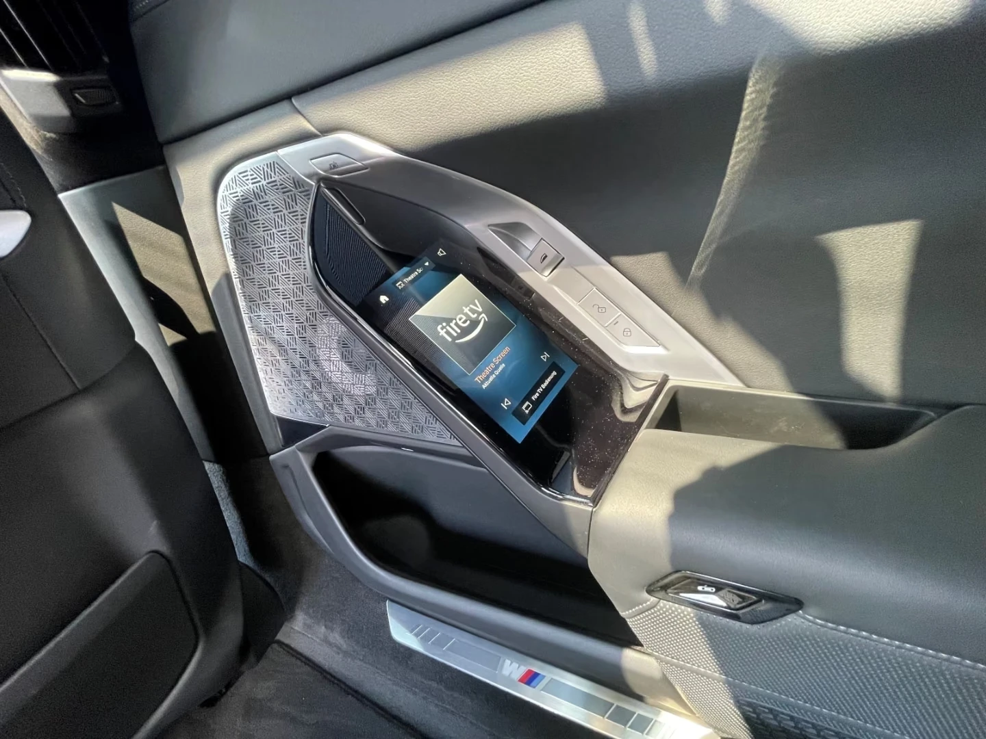 BMW i7 xDRV60/544HP/M-SPORT/B&W/TV/SKY-L/CRYSTAL/360/347h | Mobile.bg � ����������� 15