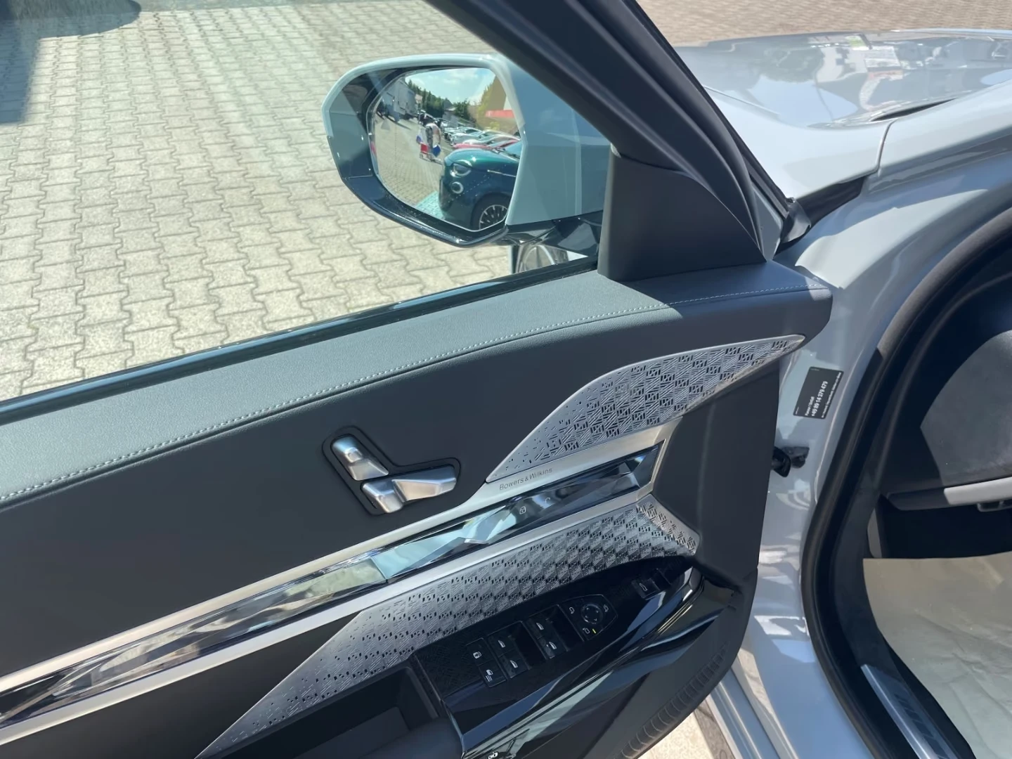 BMW i7 xDRV60/544HP/M-SPORT/B&W/TV/SKY-L/CRYSTAL/360/347h | Mobile.bg � ����������� 8