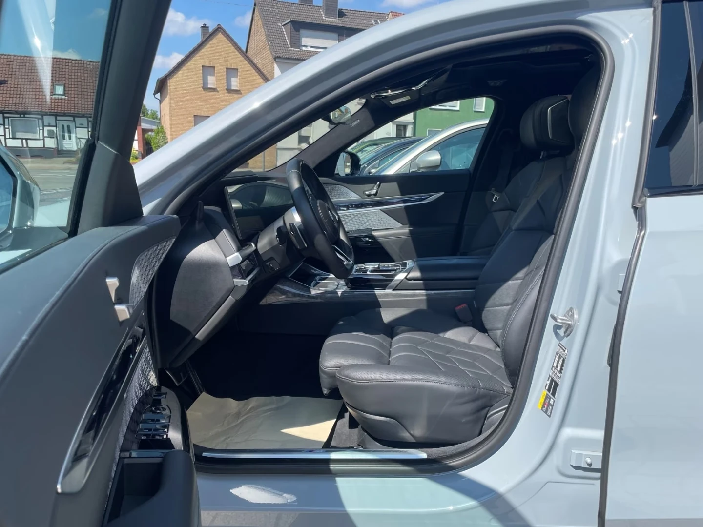 BMW i7 xDRV60/544HP/M-SPORT/B&W/TV/SKY-L/CRYSTAL/360/347h | Mobile.bg � ����������� 7