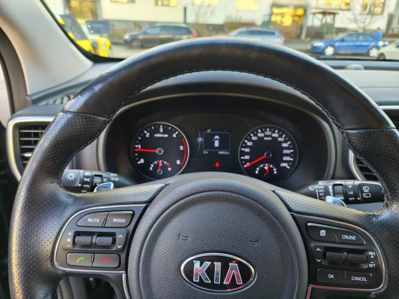 Kia Sportage, снимка 8 - Автомобили и джипове - 49602032