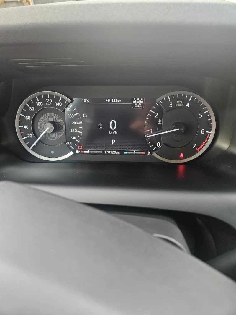 Land Rover Discovery Sport, снимка 8 - Автомобили и джипове - 52497627