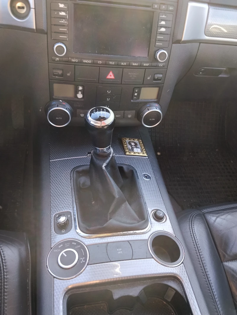 VW Touareg 3.2 Ръчна Кутия , снимка 12 - Автомобили и джипове - 52707298