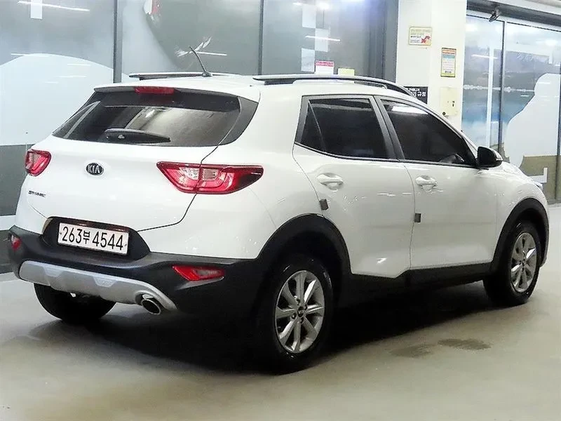 Kia Stonic 1.4 Deluxe, снимка 2 - Автомобили и джипове - 55786597