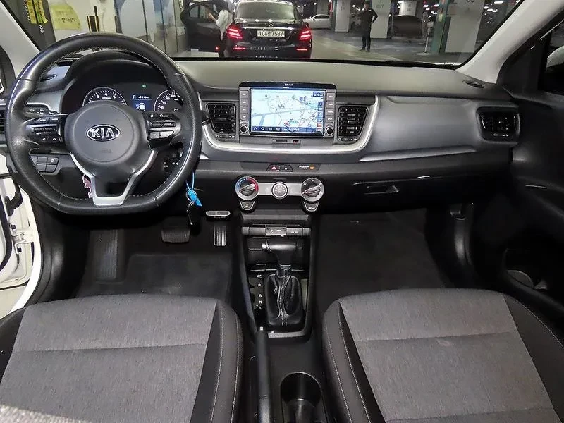 Kia Stonic 1.4 Deluxe, снимка 10 - Автомобили и джипове - 55786597