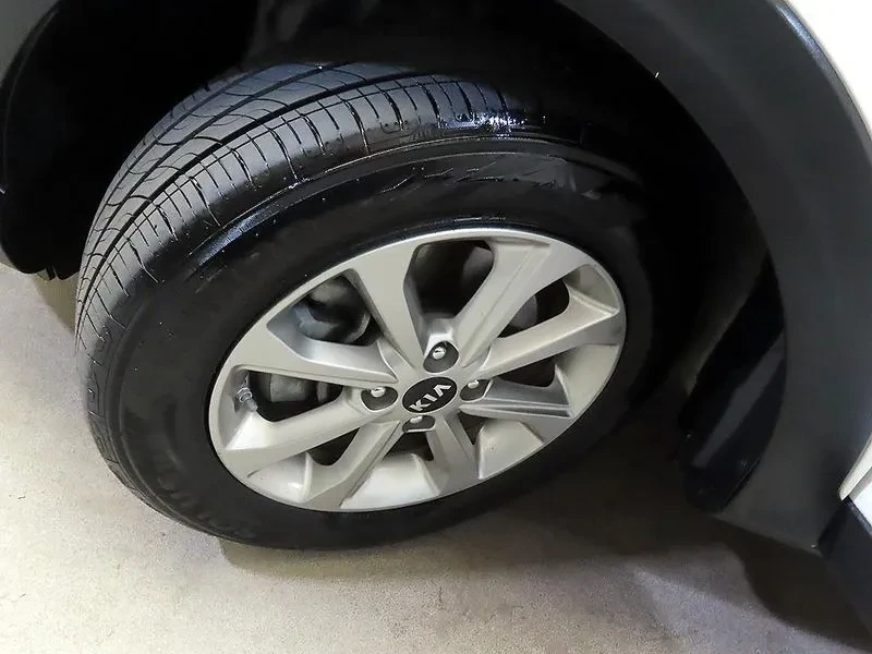 Kia Stonic 1.4 Deluxe, снимка 5 - Автомобили и джипове - 55786597