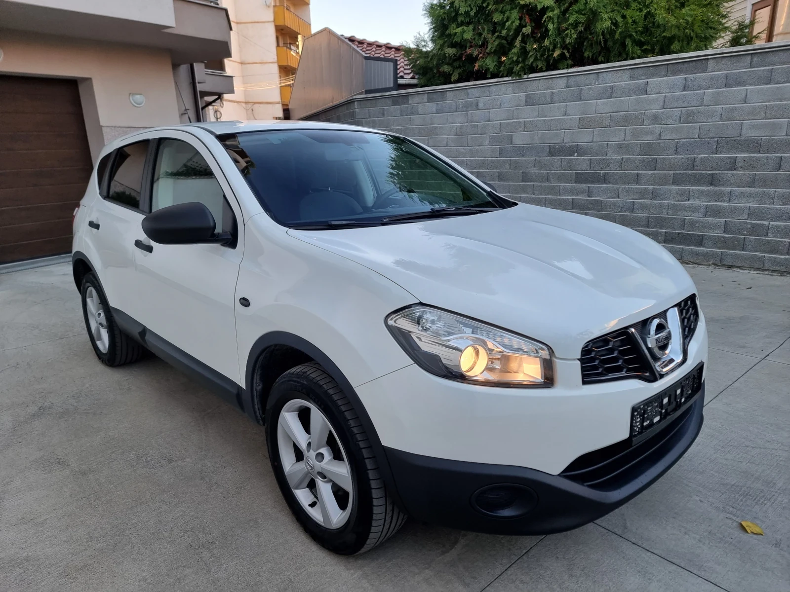 Nissan Qashqai 1.6i GPL-БEНЗИН/BRC/NAVI/FACELIFT/117k.c - изображение 6