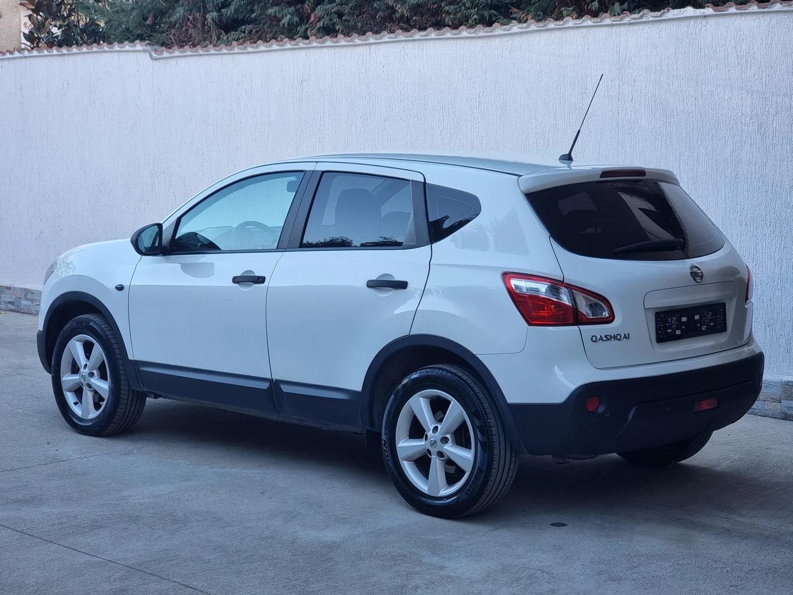 Nissan Qashqai 1.6i GPL-БEНЗИН/BRC/NAVI/FACELIFT/117k.c - изображение 4