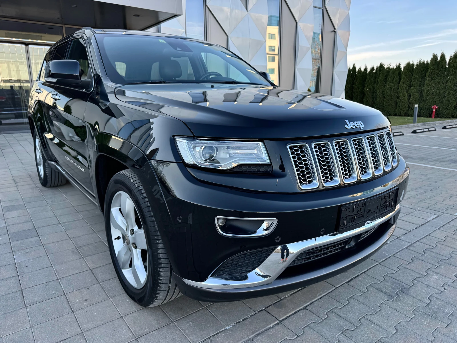 Jeep Grand cherokee SUMMIT-ОБДУХВАНЕ-ПОДГРЕВ-КАМЕРА-DISTRONIC-KEYLESS - изображение 3