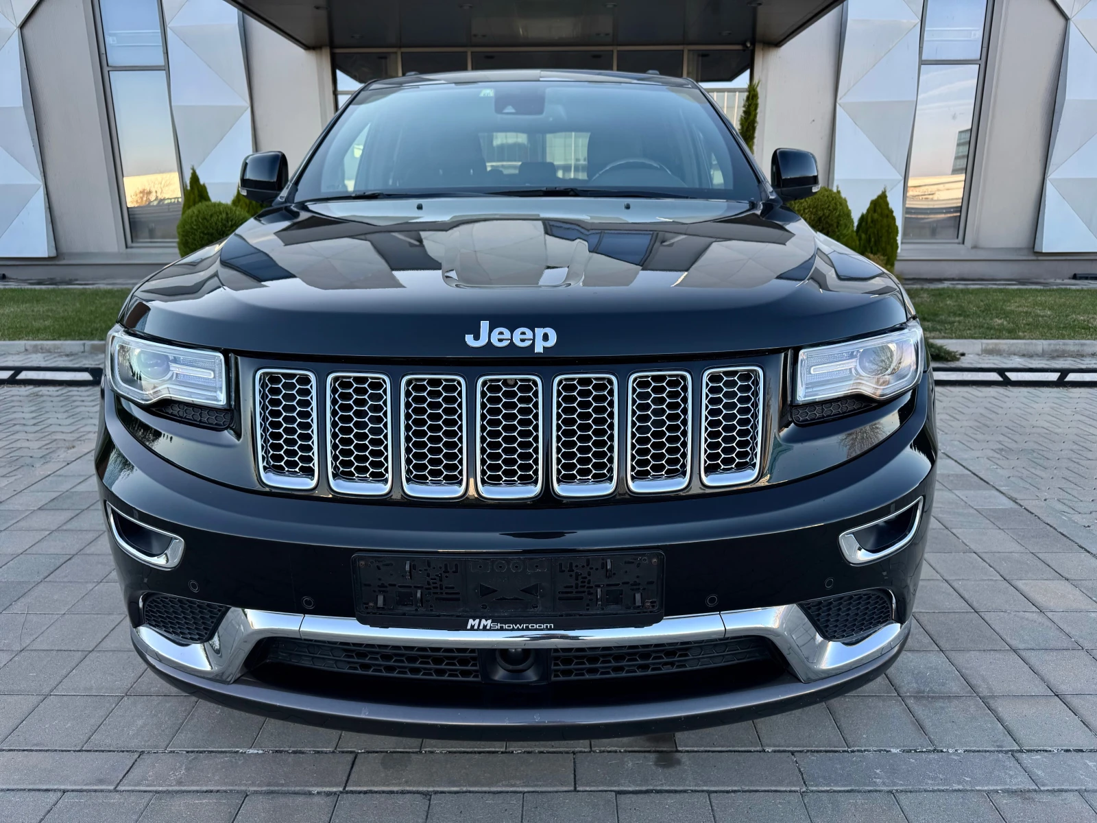 Jeep Grand cherokee SUMMIT-ОБДУХВАНЕ-ПОДГРЕВ-КАМЕРА-DISTRONIC-KEYLESS - изображение 2