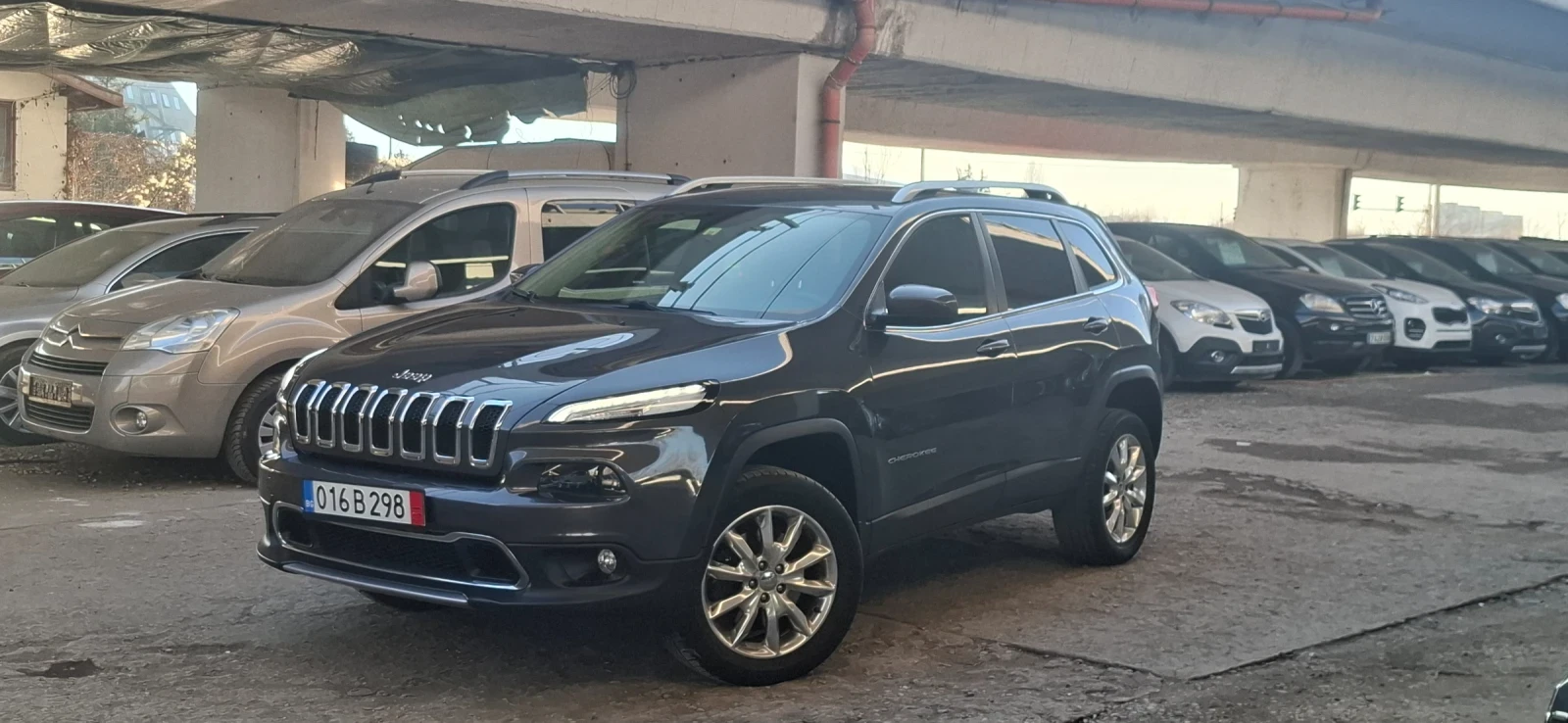 Jeep Cherokee 2.0 Automat 4x4 Full 170kc Limmited - изображение 4