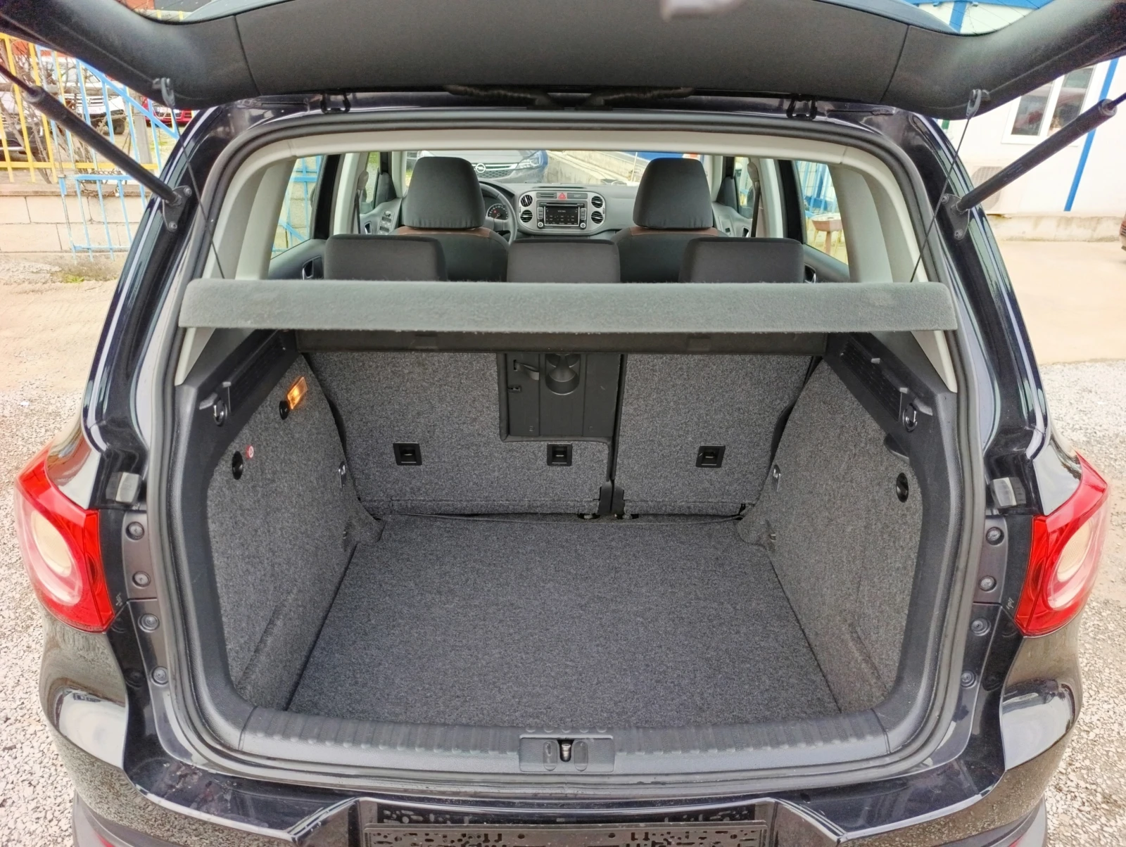 VW Tiguan 2.0 TSI 4x4, снимка 15 - Автомобили и джипове - 53968176