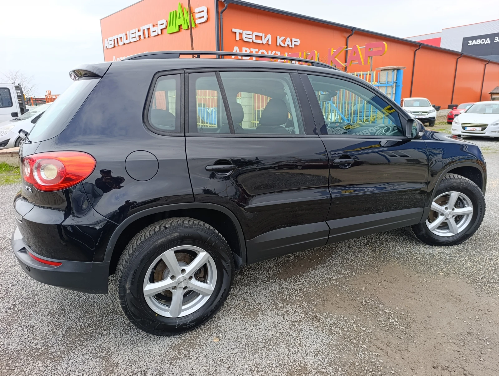 VW Tiguan 2.0 TSI 4x4, снимка 4 - Автомобили и джипове - 53968176