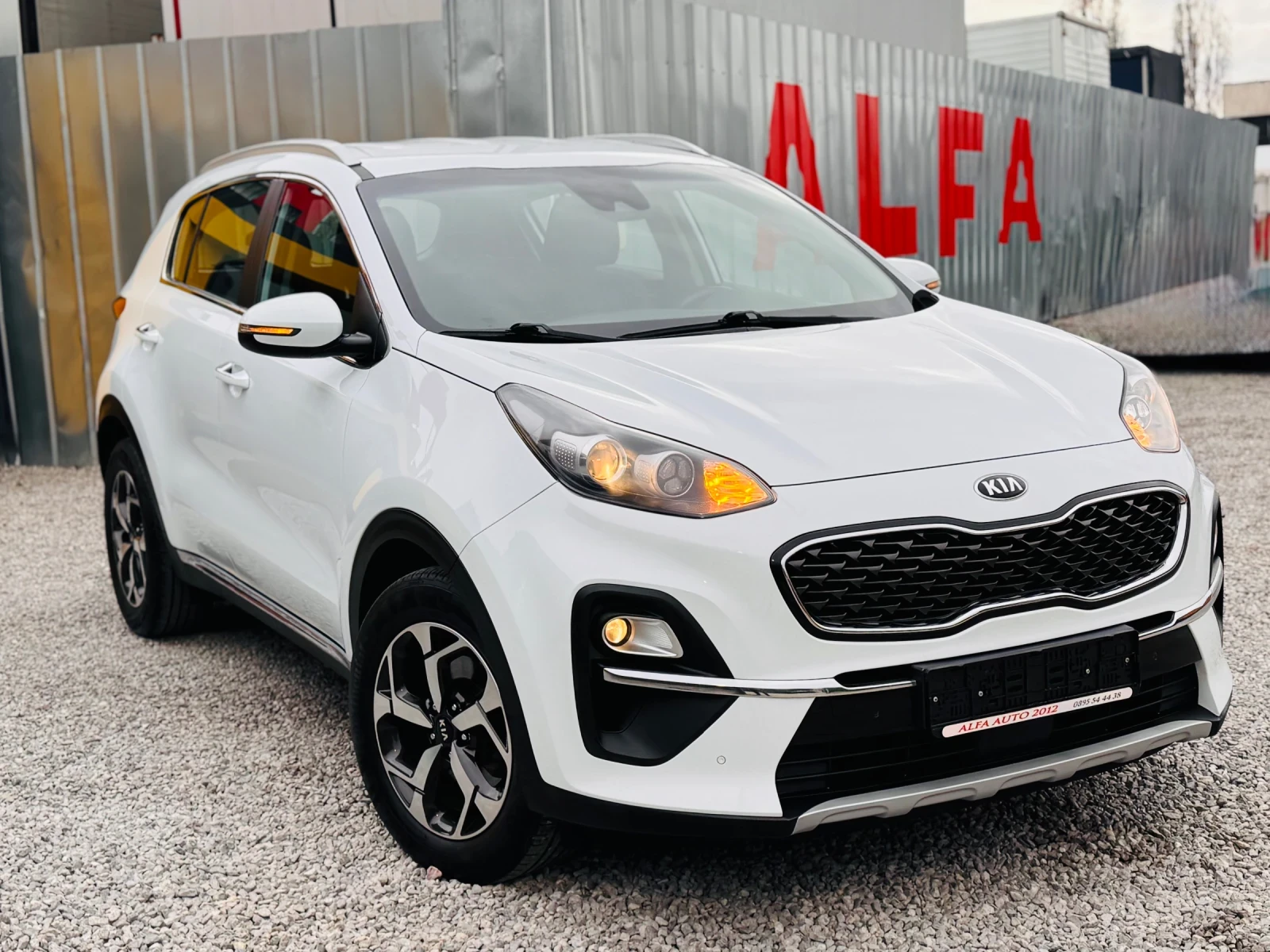 Kia Sportage 1.6T-GDI/AVTOMAT/FACE LIFT/1 СОБСТВЕНИК/НОВА КОЛА/, снимка 4 - Автомобили и джипове - 54033957