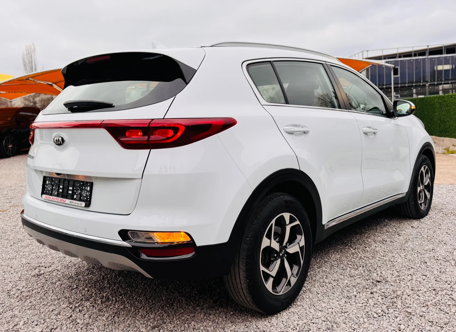 Kia Sportage 1.6T-GDI/AVTOMAT/FACE LIFT/1 СОБСТВЕНИК/НОВА КОЛА/, снимка 6 - Автомобили и джипове - 54033957