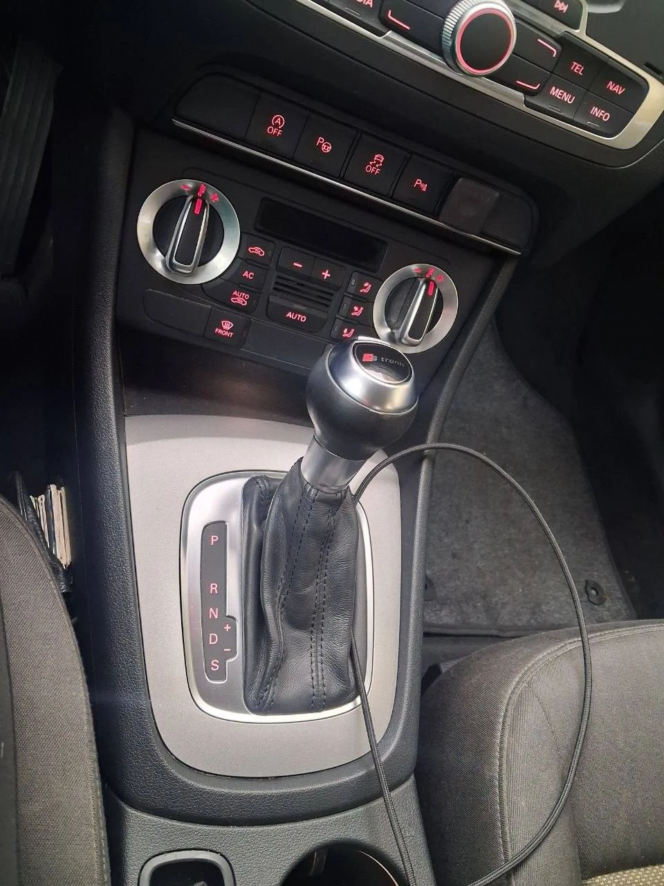 Audi Q3 2.0 TFSI quattro, снимка 12 - Автомобили и джипове - 54427602