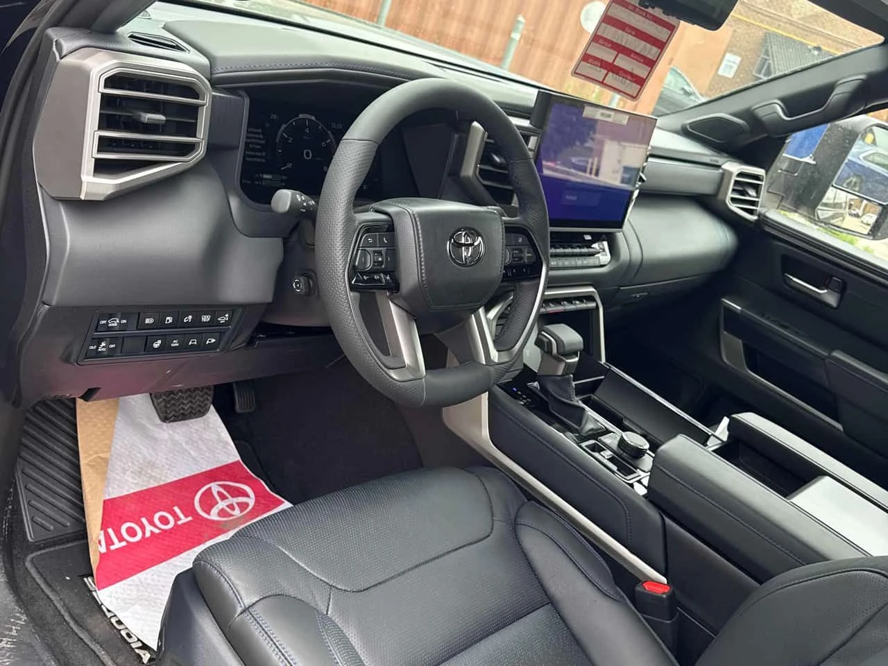 Toyota Sequoia 4WD| DISTRONIC| 360| ПОДГРЕВИ| ОБДУХВАНЕ| CARFAX, снимка 8 - Автомобили и джипове - 54859759