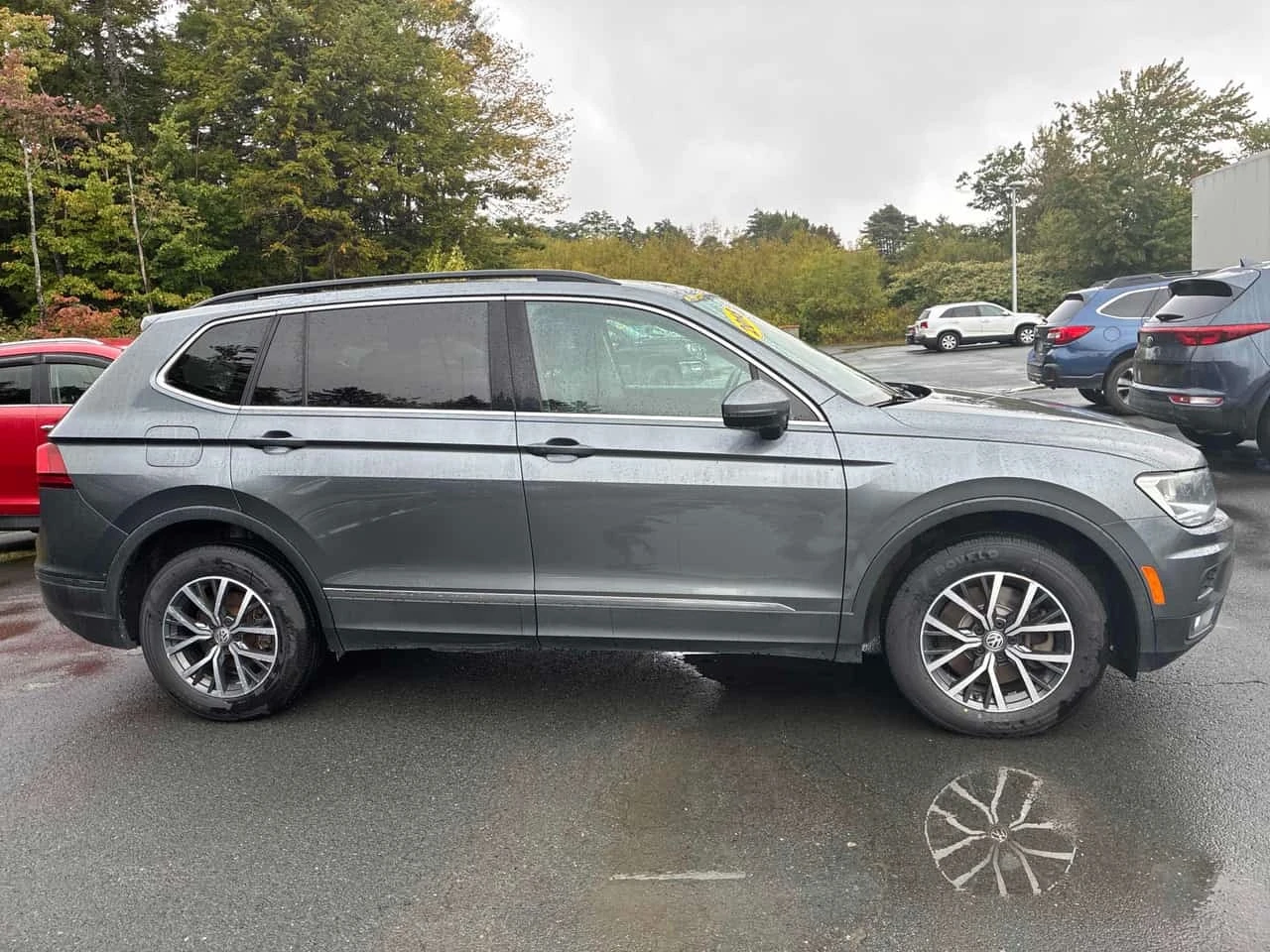 VW Tiguan Comfortline | CARFAX | АВТОФИНАНСИРАНЕ, снимка 4 - Автомобили и джипове - 56185753