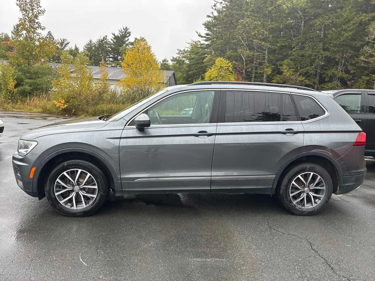 VW Tiguan Comfortline | CARFAX | АВТОФИНАНСИРАНЕ, снимка 3 - Автомобили и джипове - 56185753