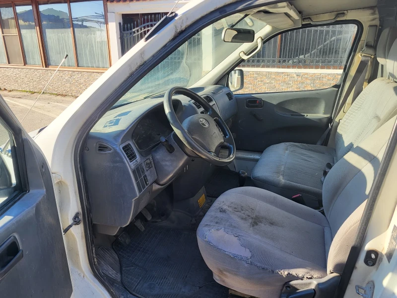 Toyota Hiace 2.5 D4D 4x4 klima, снимка 11 - Бусове и автобуси - 48838239