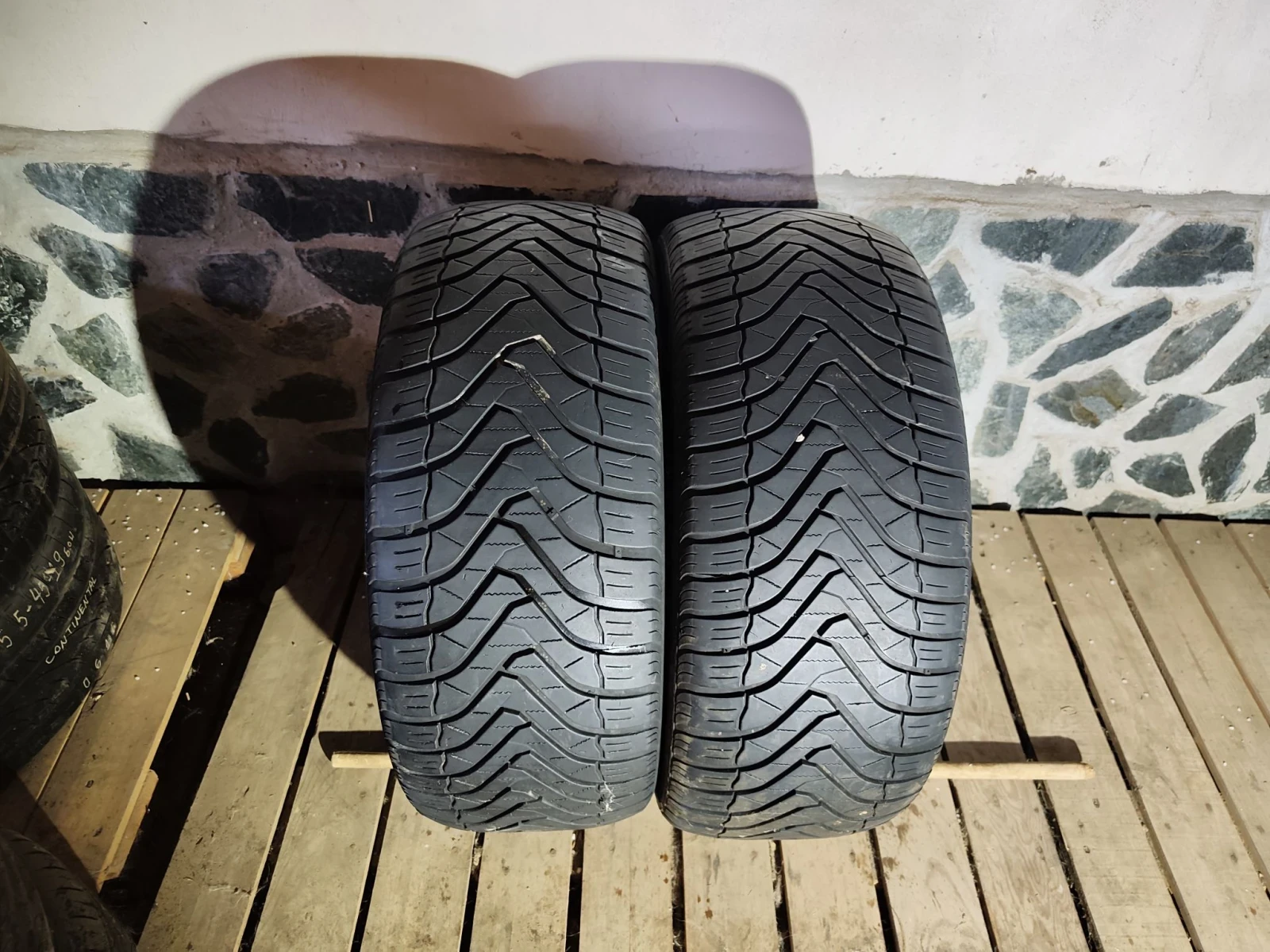 Гуми Всесезонни 255/55R18, снимка 2 - Гуми и джанти - 55932395