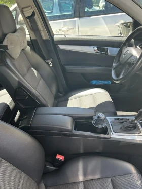 Mercedes-Benz C 200 Седан, снимка 4