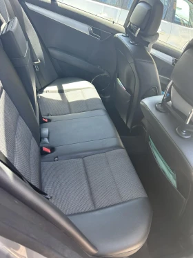 Mercedes-Benz C 200 Седан, снимка 6
