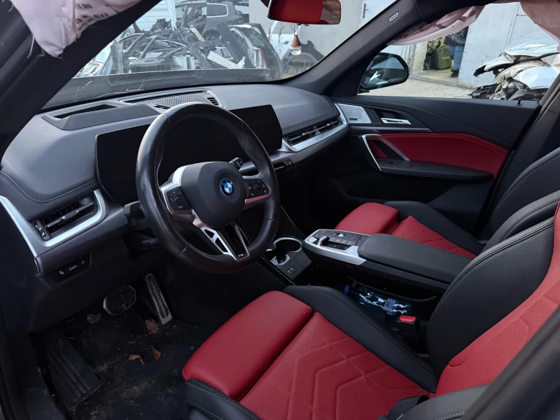 BMW iX1 X DRIVE , снимка 12 - Автомобили и джипове - 52539701
